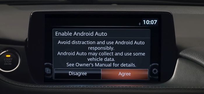 Ilustrasi pesan Android Auto di head unit Mazda.