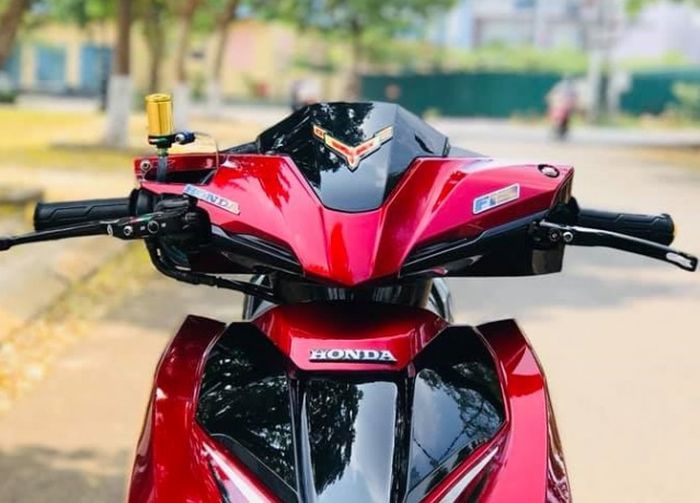 Kokpitnya dapat upgrade master rem dan tuas rem belakang