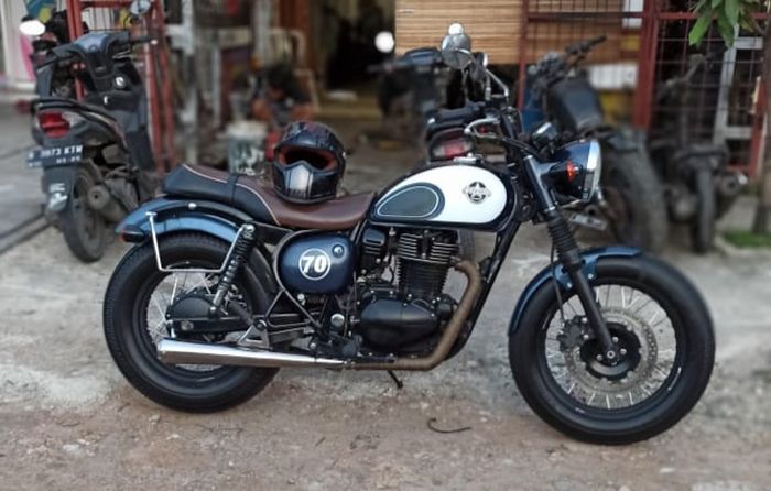 Upgrade kaki-kaki Kawasaki Estrella supaya tampil berotot di bengkel D Garage Custom