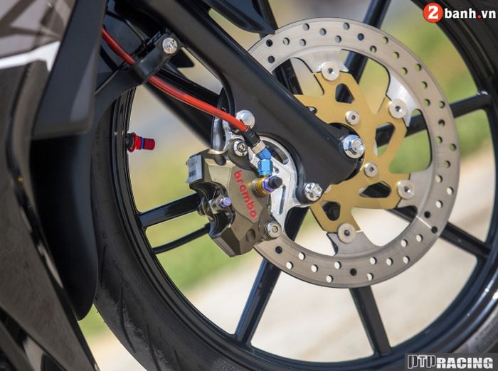 Pelek pakai RCB dan pengereman Brembo