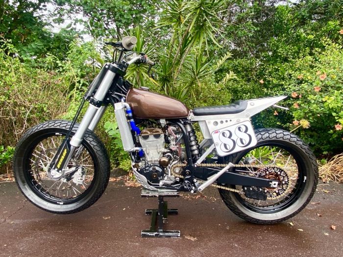 Kaki-kaki masih mengandalkan suspensi bawaan aslinya