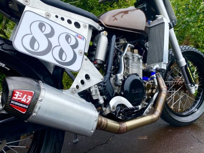 Mesinnya hanya diberikan radiator oversize dan exhaust system Yoshimura
