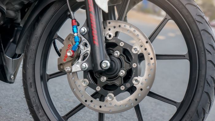 Kaki-kaki kini semakin keren dengan pelek baru dan pengereman Brembo