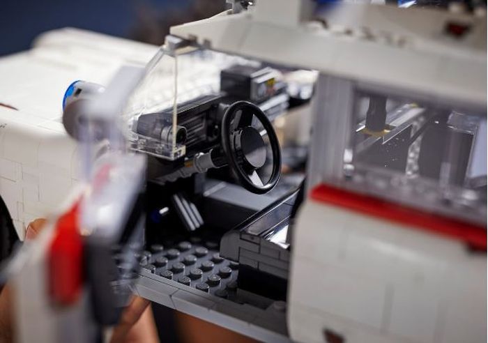 Detail OtoToys LEGO Ecto-1