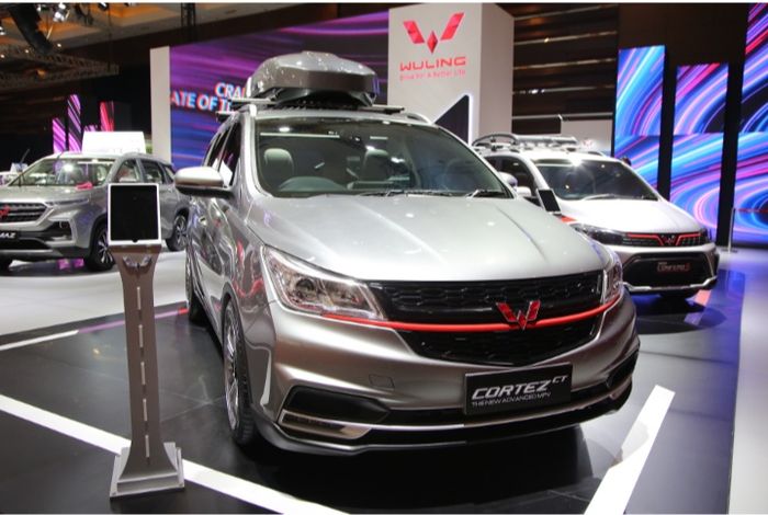 Wuling New Confero S dan Cortez CT Type S yang dimodifikasi tampil di pameran otomotif Jakarta. 
