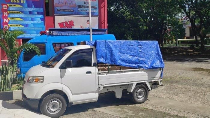 Suzuki Mega Carry yang digunakan tiga bandar narkoba saat penangkapan di Bone, Sulawesi Selatan, (18/4/21)