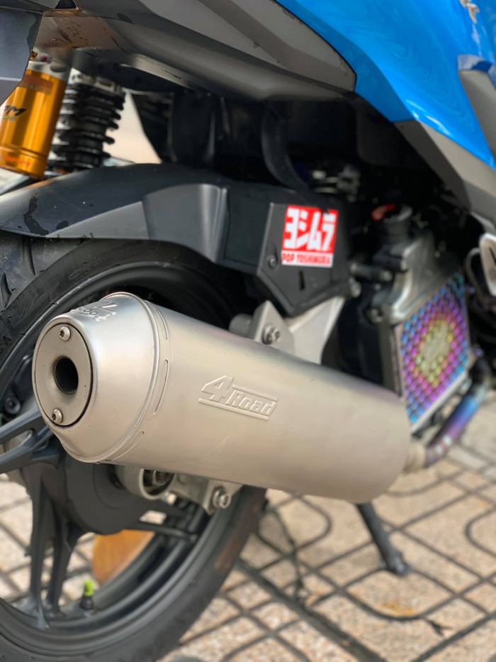 Sektor mesin mendapat upgrade exhaust system LeoVince 4Road
