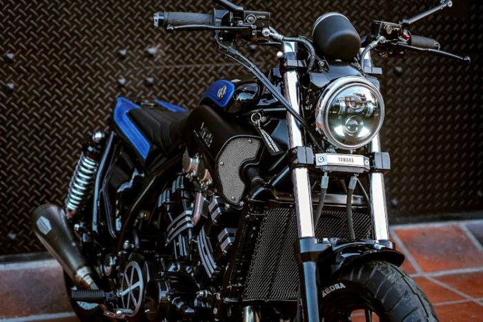 Tampilan depannya lebih modern dengan headlamp LED