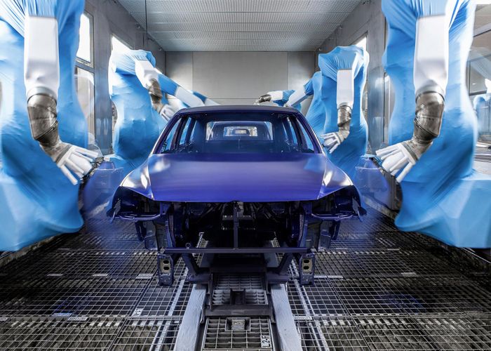 Ilustrasi pengecatan di pabrik mobil
