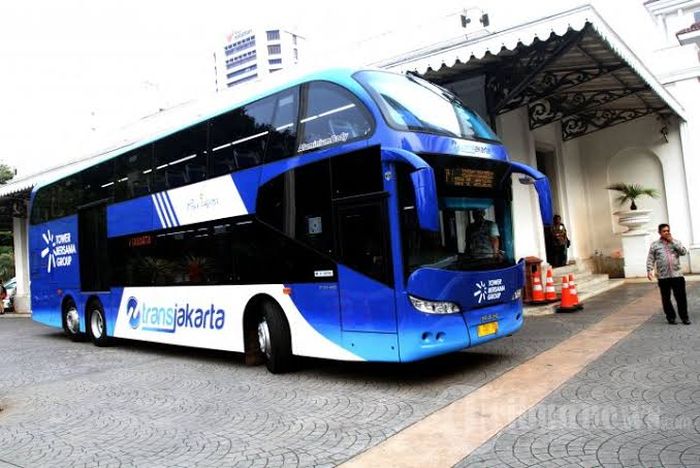Ikustrasi bus double decker Transjakarta