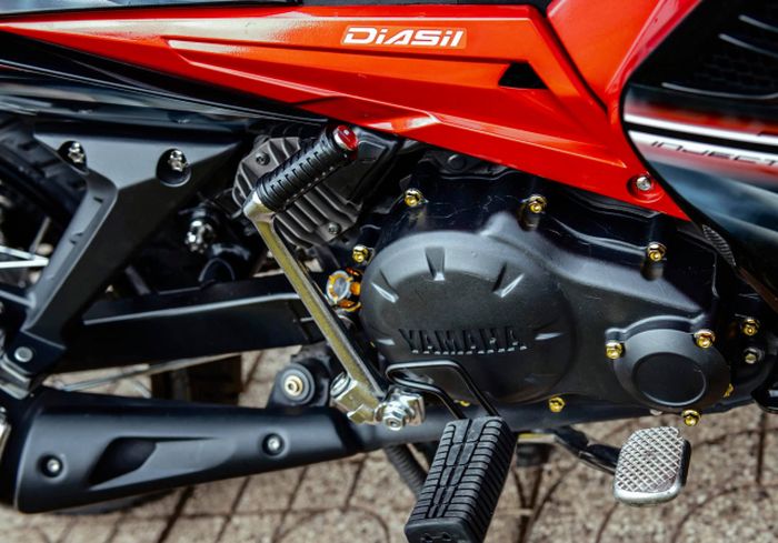 Mesinnya hanya diberi pemanis baut-baut titanium