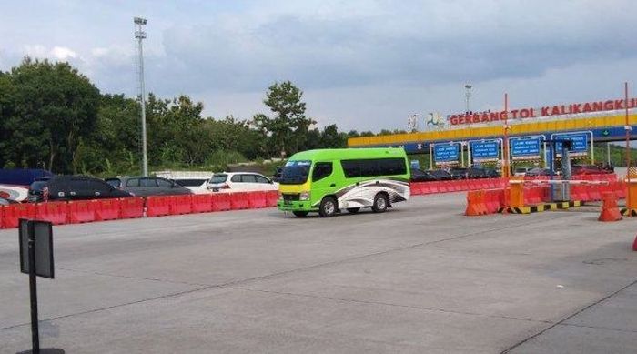 Arus pemudik dari arah DKI Jakarta ke Semarang via GT Kalikangkung.