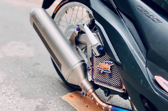 Knalpot pakai LeoVince 4Road