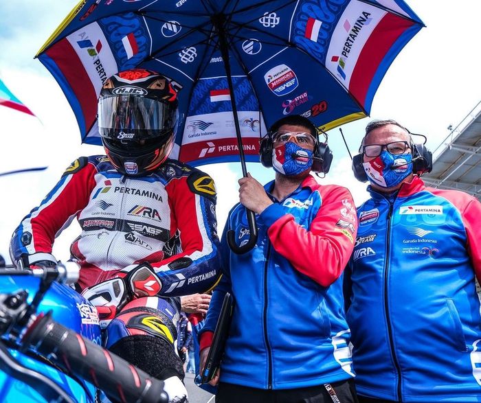 Dimas Ekky Pratama selaku pembalap Pertamina Mandalika SAG Stylobike Euvic Team akui butuh jam terbang lebih dengan motor Moto2 dan latihan fisik