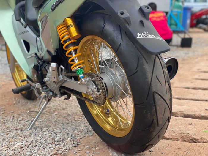 Shock belakang pakai Ohlins