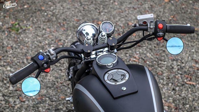 Kokpit dan tangki chopper basis SM Sport V16 250 