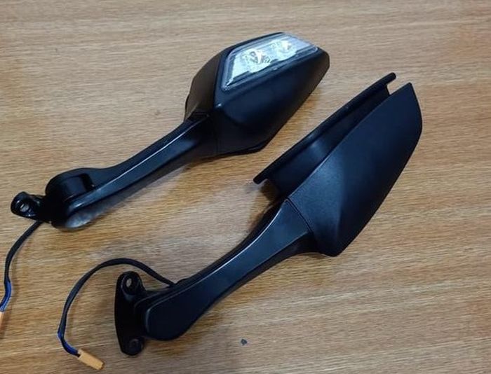 Spion ZX-10R banyak replikanya dengan harga Rp 300 ribuan