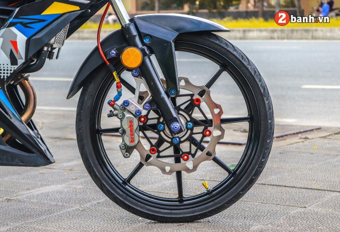 Kaki-kakinya juga semakin istimewa dengan pelek dan pengereman baru