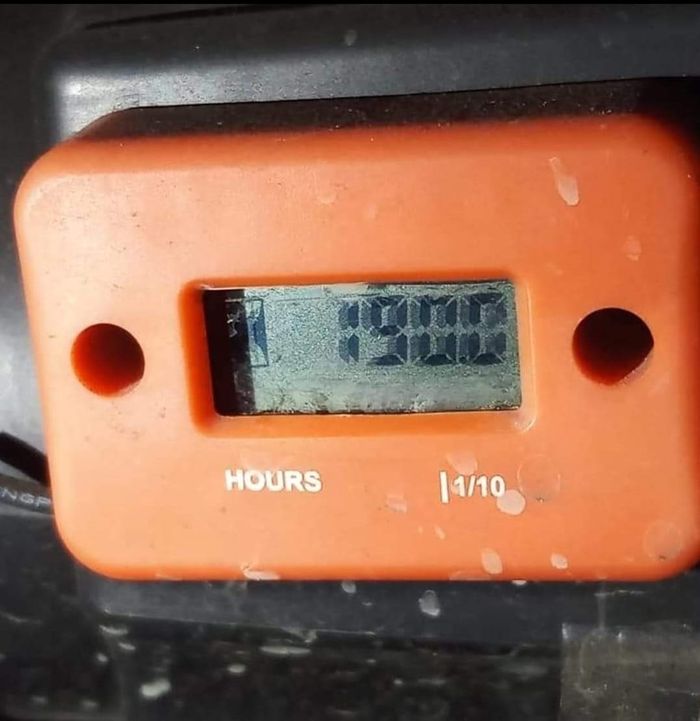 Ilustrasi hour meter untuk mengukur engine hour 