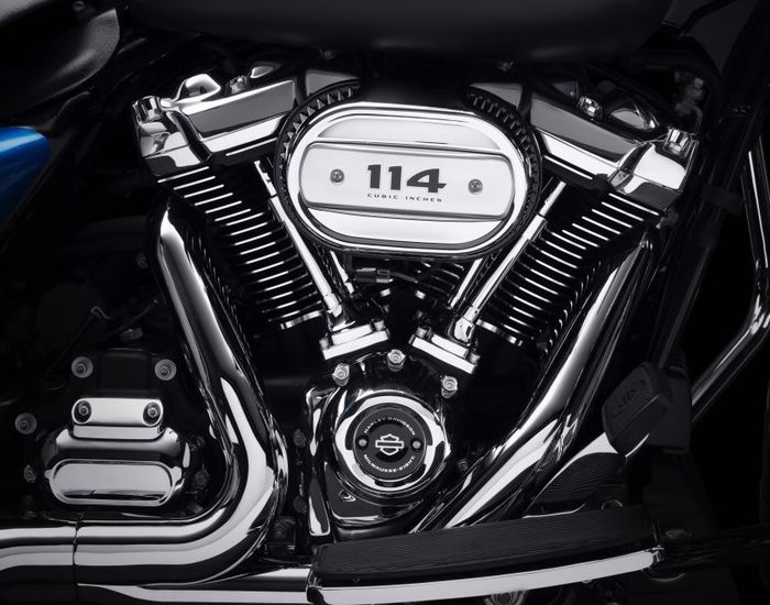 Tersemat mesin Milwaukee-Eight 114 pada Harley-Davidson FLH Electra Glide Revival 2021.