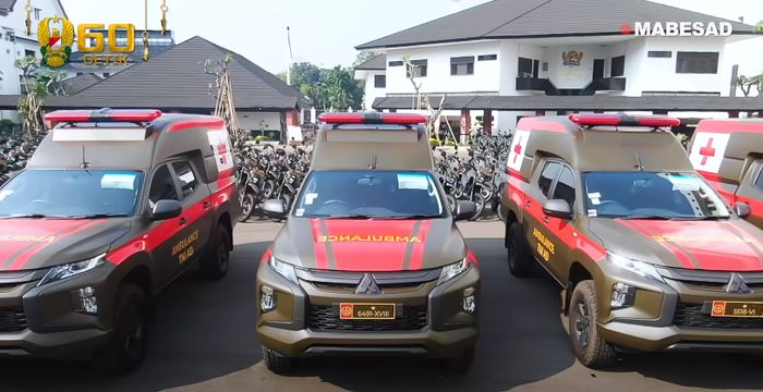 Ambulan dengan basis Mitsubishi Triton milik Satuan TNI Angkatan Darat