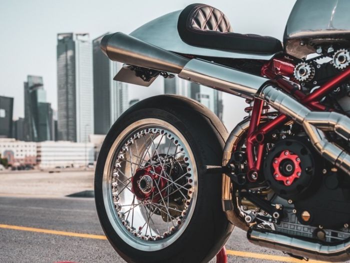 Exhaust system kustom untuk mesinnya