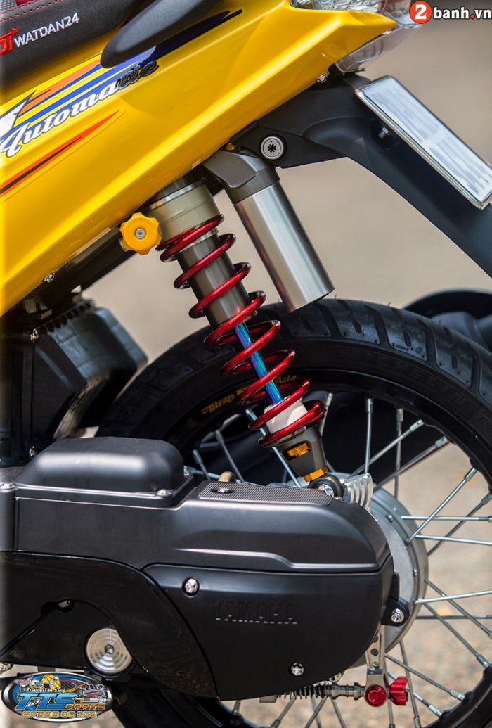 Shock belakang pakai Showa