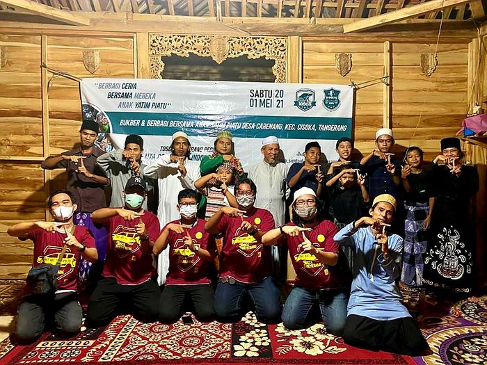 Bakti sosial tosca dengan membantu masyarakat yang membutuhkan