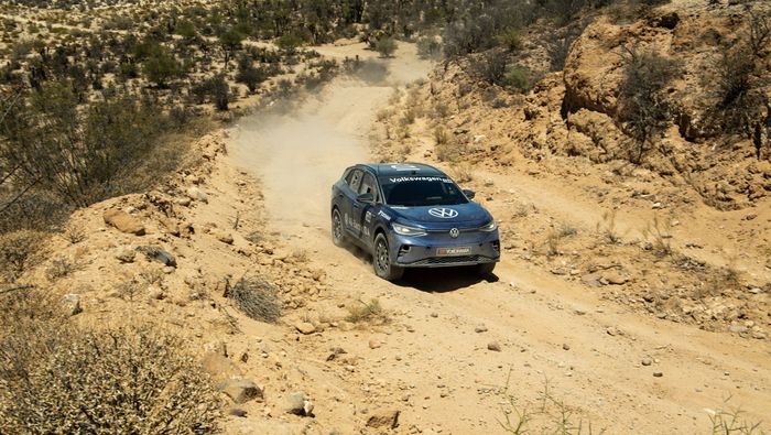 Volkswagen ID.4 melewati salah satu etape Mexican 1000.
