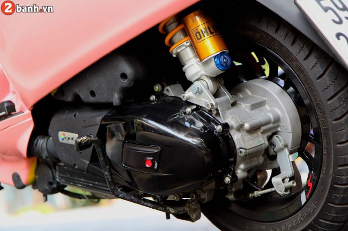 Suspensinya pakai Ohlins depan-belakang