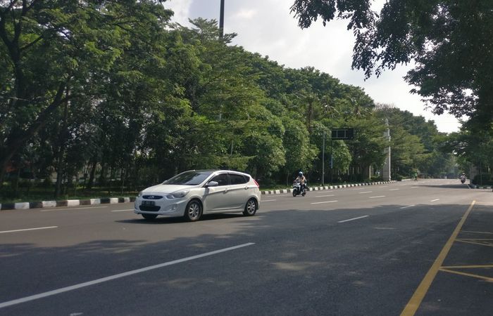 Situasi arus lalu lintas di Pospam Jurug, Surakarta, Kamis (6/5/2021).