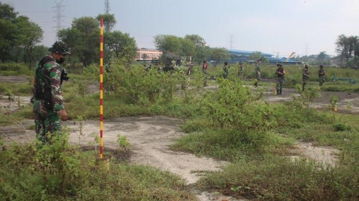 Kegiatan latihan taktis satuan Yonarmed-7/105 GS/Biringgalih di Jalan Raya Siliwangi Narogong Kelurahan Limusnunggal, Kecamatan Cileungsi, Kabupaten Bogor. (Istimewa/Kodam Jaya)