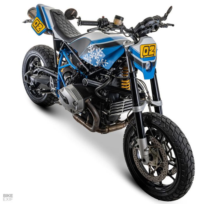 BMW R1200S street tracker yang menawan