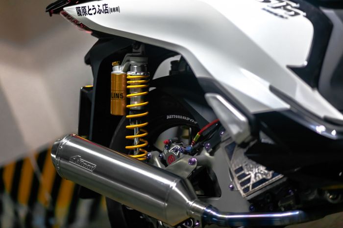 Shock belakang diganti Ohlins, mesin dapat exahaust system baru