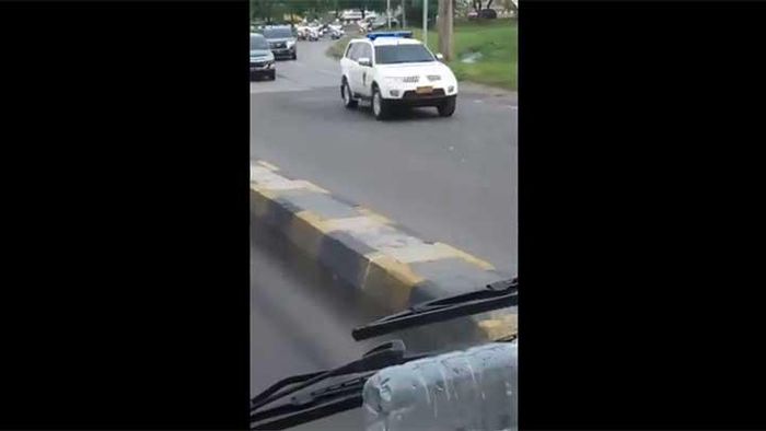 Rombongan pengawalan mobil kepresidenan RI 1 yang diduga mengantar Jokowi mudik