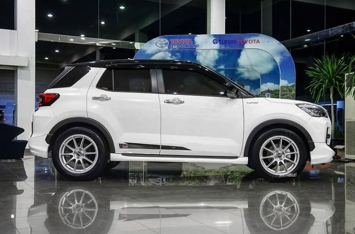 Spesifikasi pelek dan ban yang tepat bikin ganteng Toyota Raize