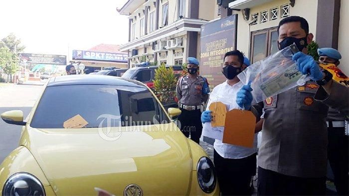 Barang bukti VW New Beetle yang tabrak polisi di pos perbatasan Prambanan, Klaten, Jawa Tengah