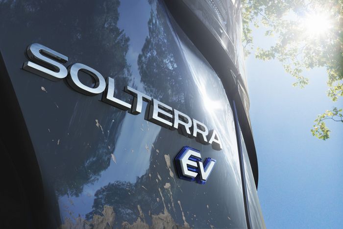 Emblem Subaru Solterra.