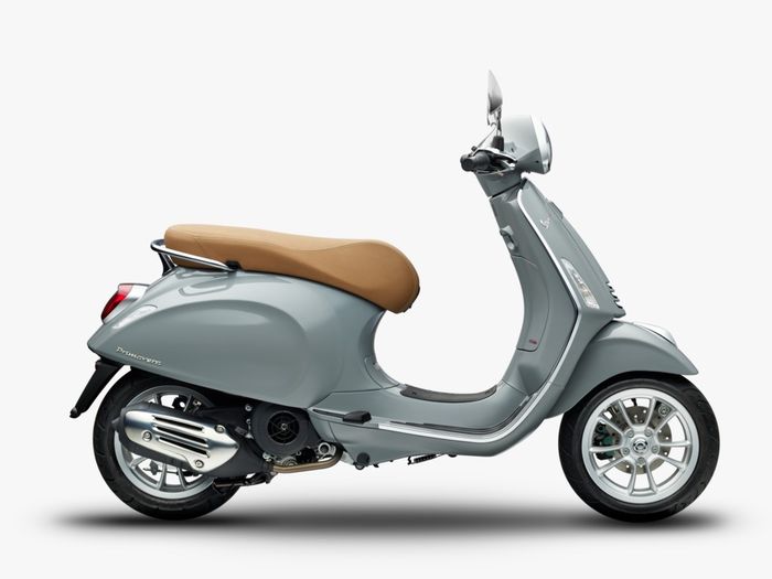 Vespa Primavera dengan warna Grey Materia Glossy memberikan rasa ketenangan dan kenyamanan bagi pengendaranya