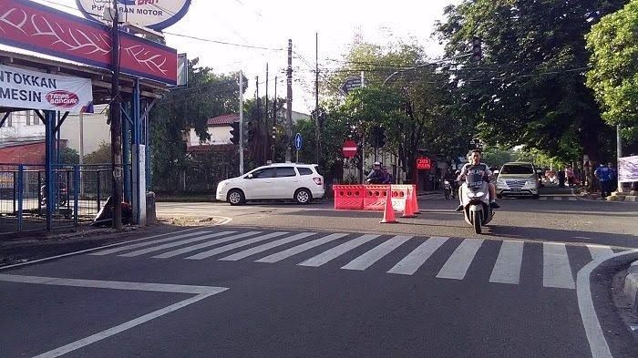 Ilustrasi perempatan jalan tanpa lampu merah