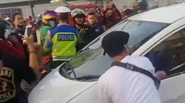 Detik-detik pengerusakan Honda Freed