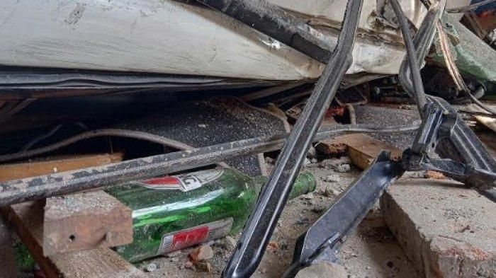 Temuan botol miras diduga milik dua penumpang Pajero Sport