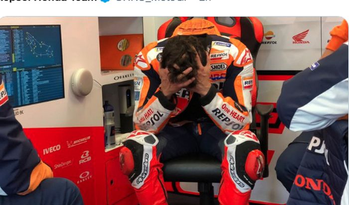 Pembalap Repsol Honda, Marc Marquez, kecewa karena gagal finis saat balapan seri kelima MotoGP Prancis 2021, Minggu (16/5/2021).