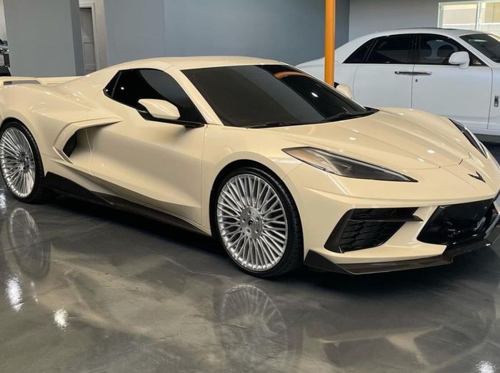 Pelek Forgiatto 22 inci terlihat  pas mengisi fender 