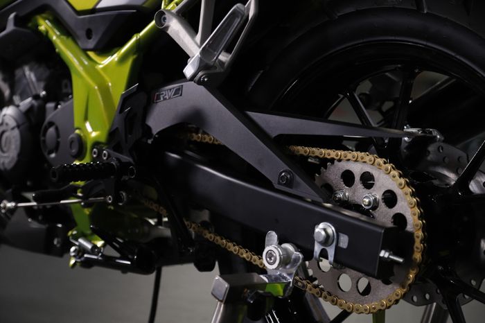 Gear set SSS 415 yang lebih tipis memberi tampilan sporty di All New Honda CB150R