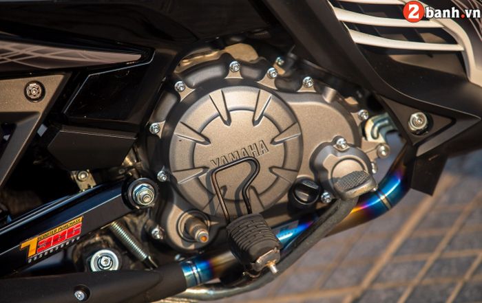 Mesin hanya diberi pemanis leher knalpot titanium dan baut-baut stainless steel