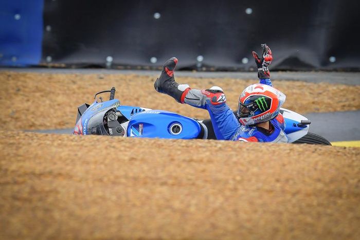 Insiden crash yang dialami Alex Rins di MotoGP Prancis 2021.