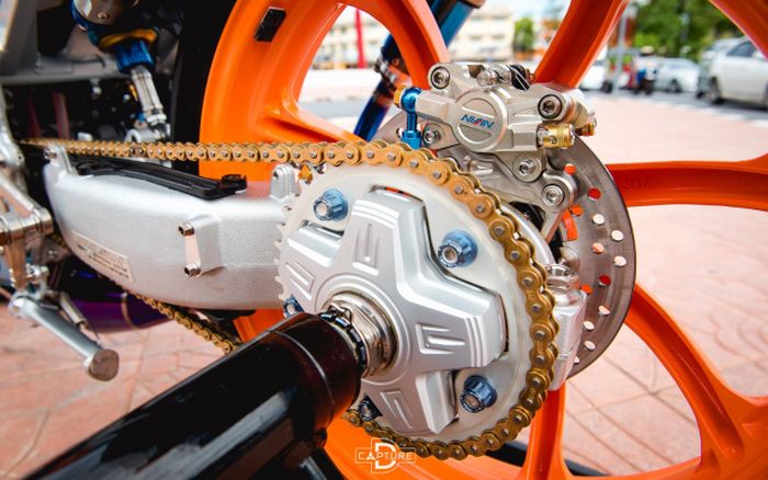 Kaki belakang masih cukup standar