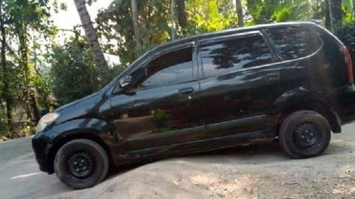 Sekelas Daihatsu Xenia saja nyangkut saat melewati polisi tidur viral di dukuh Indopekso, desa Lampar, Tamansari, Boyolali, Jawa Tengah