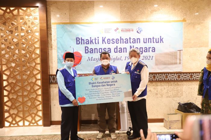 Donasi alat kesehatan kolaborasi Kompas Gramedia dan Komunitas KILLCovid-19 untuk klinik Masjid Istiqlal